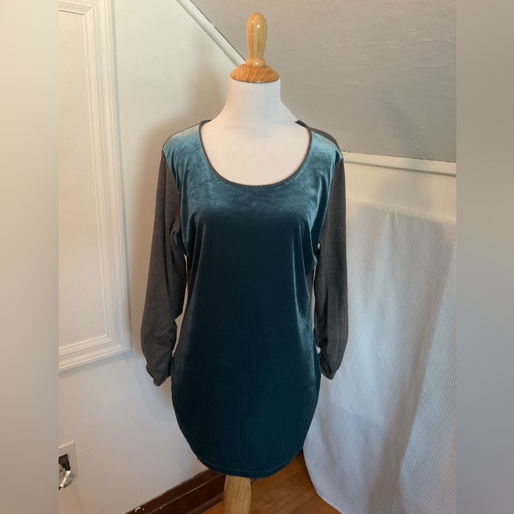 Sundance Turquoise Velour front top